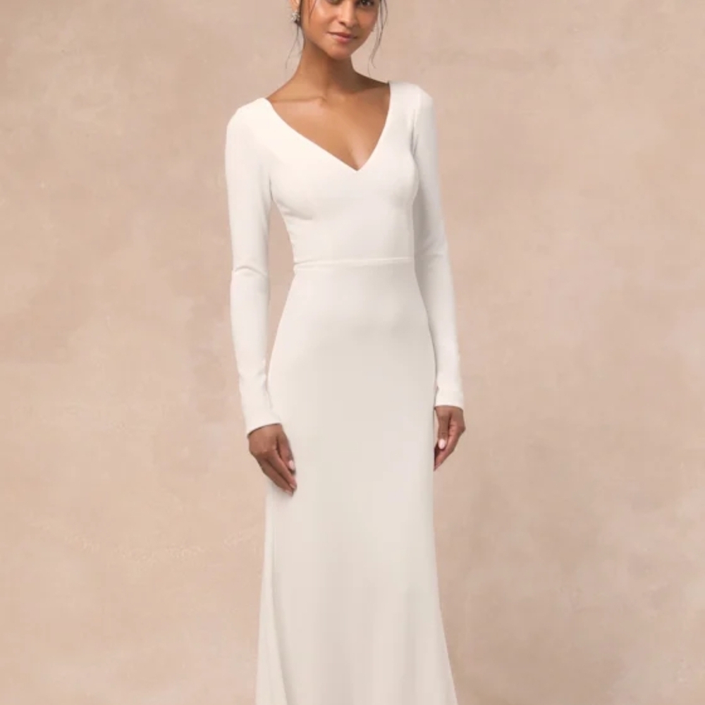 Lulu's Classic Ivory Long Sleeve Wedding Dress